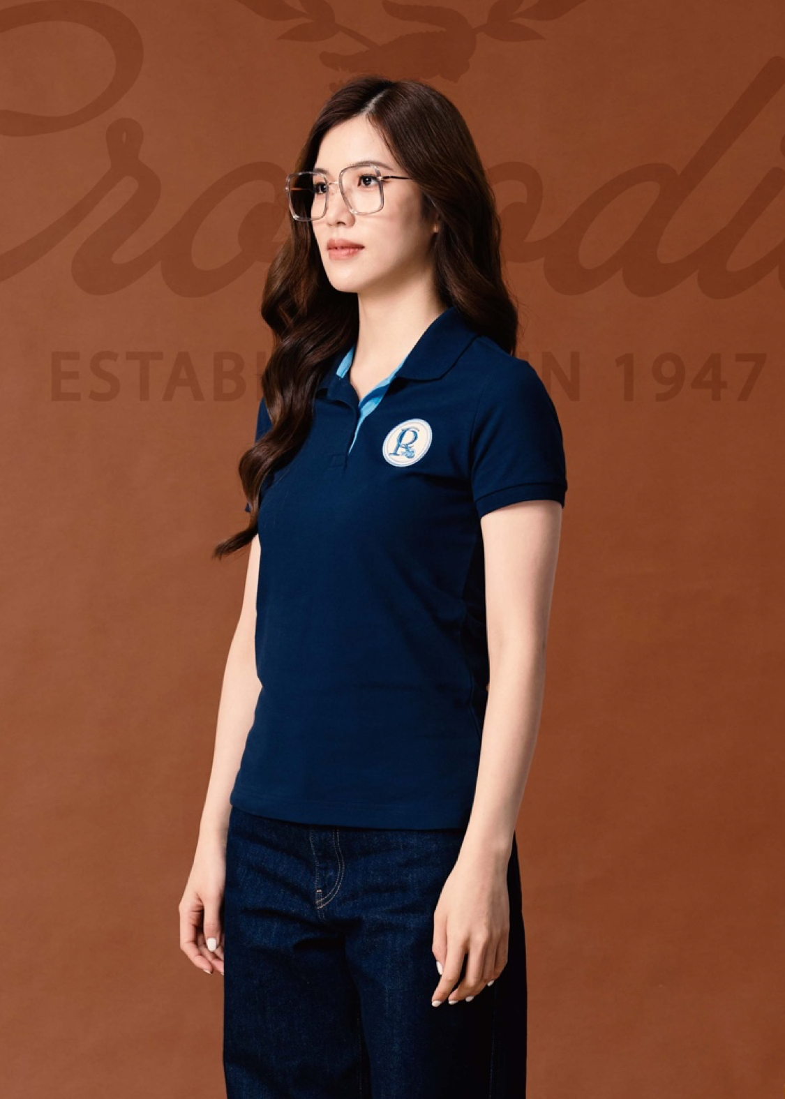 CROCODILE NAVY WOMEN TAPERED FIT POLO SHIRT WITH EMBROIDERY เสื้อโปโลแขนสั้นสีกรมทรงเข้ารูปลายปัก ราคา 2,128 บาท*ส่งฟรี