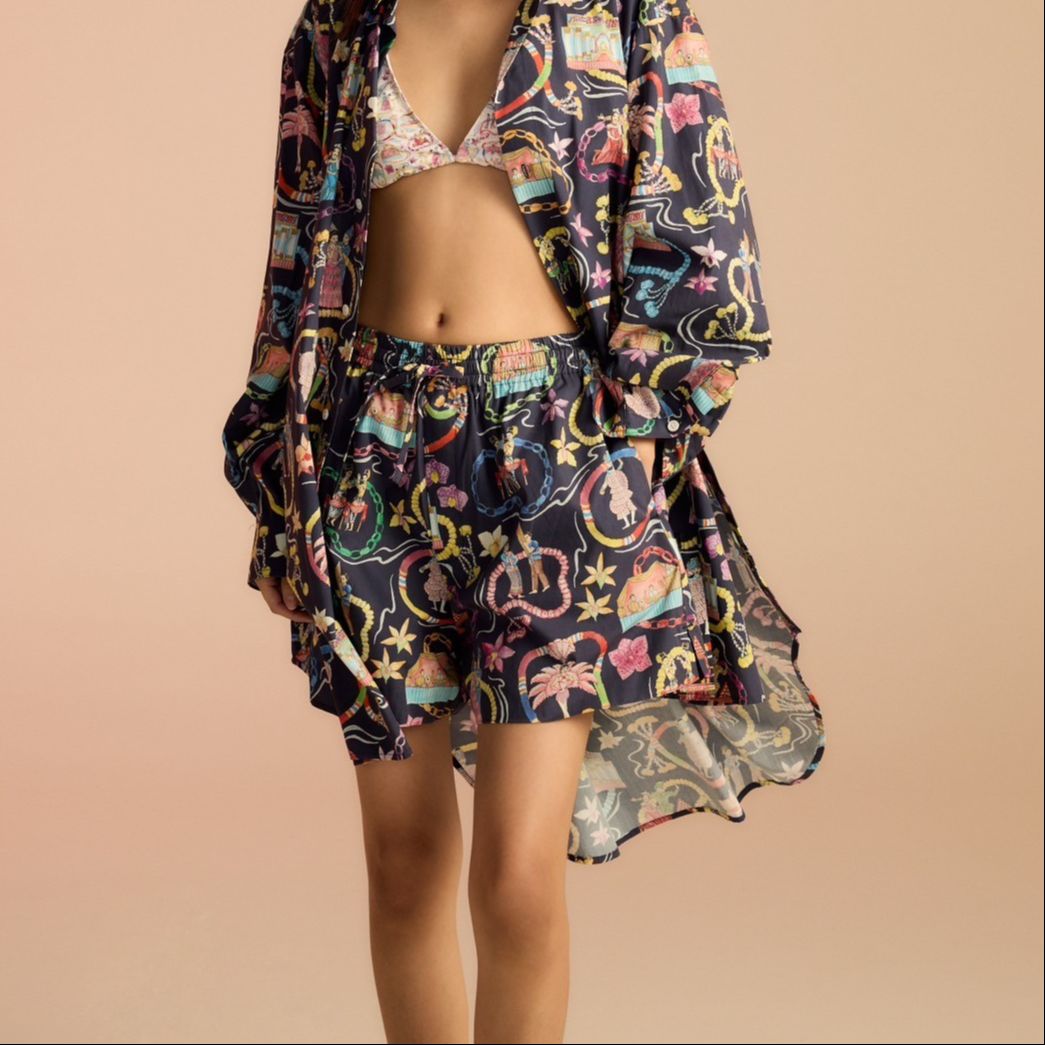 [Tohns] Thai Stage Shorts 🌈 กางเกงขาสั้นลายไทยสุดชิค🌈 กางเกงขาสั้นลายพิมพ์ไทยร่วมสมัยที่ผสมผสานความสนุกสนานและความเป็นเอกลักษณ์ของวัฒนธรรมไทย ดีไซน์เอวยางยืดพร้อมเชือกผูก ให้ความสบายในการสวมใส่ เหมาะสำหรับวันชิล ๆ ราคา 1,690 บาท*ส่งฟรี