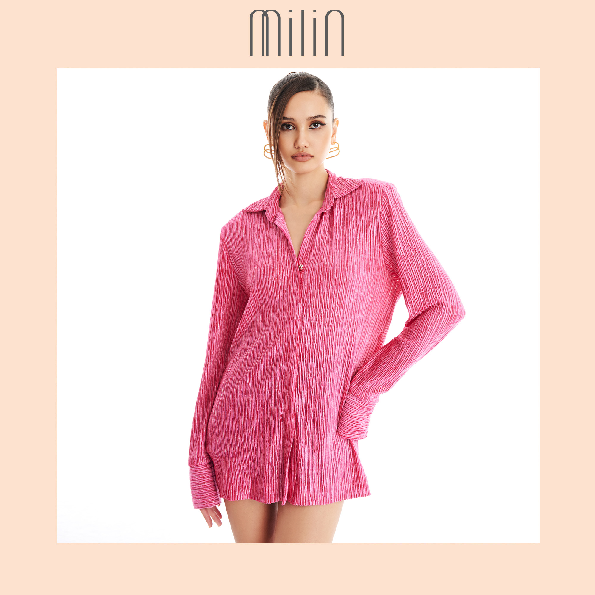 [Milin] Oversized Relaxed Fit with Slit Cuffs Velvet Shirt Classic Oversized Velvet Shirt with Collar and Shoulder Pads Inside / Eternity Shirt ราคา 1,581 บาท*ส่งฟรี
