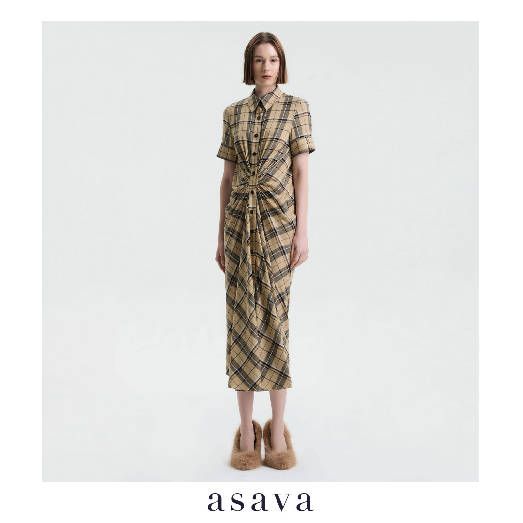 [asava aw25] Xanthe Front-Ruched Shirt Dress เชิ้ตเดรสผู้หญิง แต่งดีเทลรูดช่วงเอวด้านหน้า แขนสั้นแต่งกระดุม คอปก แต่งกระดุมหน้า ผ้าลายตาราง ราคา 11,200 บาท*ส่งฟรี