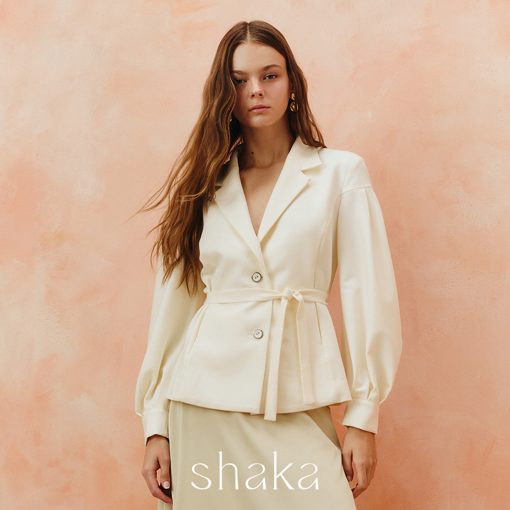 Shaka Aw25 Tailored Belted Jacket Jacket Classic Collar Design Slim Fit at the Waist, Long Sleeves with Pleats Jk-8251204 (White) ราคา 4,165 บาท*ส่งฟรี