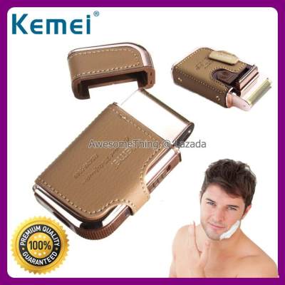 Kemei ที่โกนหนวดไฟฟ้า เครื่องโกนหนวดไฟฟ้า ที่โกนหนวด โกนหนวดไฟฟ้า เครื่องโกนหนวด ไร้สายแบบชาร์จ ขนาดพกพา รุ่น RSCW-5600 หุ้มหนังแท้ ติดกระจกด้านหลัง พร้อมที่กันจอน - สีทอง