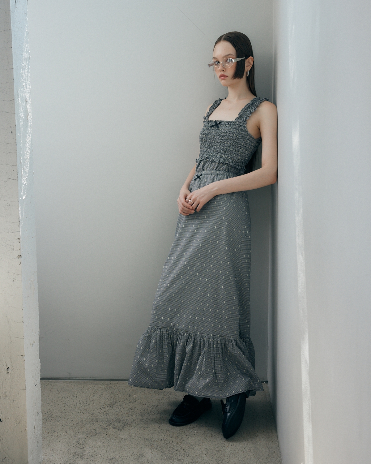 WAFFLE MIDI SKIRT กระโปรงดีเทลรูดรอบตัว ราคา 1,538 บาท*ส่งฟรี