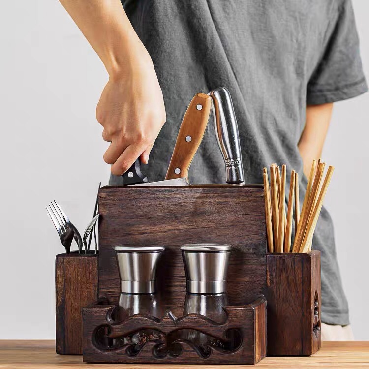 กล่องเสียบมีดพร้อมที่วางเครื่องปรุง ที่เก็บมีด เก็บมีด เสียบมีด ที่เก็บมีดทำครัว กล่องใส่ช้อนตะเกียบ ชั้นวาง ห้องครัวLuckyThailand ราคา 360 บาท*ส่งฟรี