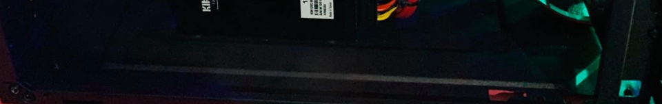ภาพที่ให้รายละเอียดเกี่ยวกับ คอมพิวเตอร์เล่นเกม GTA V Free Fire  i3 RAM 8 GB GT610 1 GB SSD 240 GB HDD 320 GB จอ 19 นิ้ว มือ 2 เกรจ A ตัวรับไวฟายแบบ USB เมาส์คีบอร์ดไฟ ครบชุด