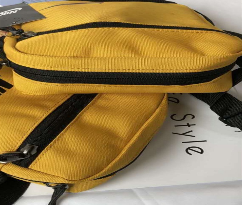 ภาพประกอบของ กระเป๋าสะพาย Mini กระเป๋าแฟชั่น กระเป๋าสะพายข้าง อินเทรนด์ งานน่ารักมาก สูง7นิ้ว 20cmX16cm